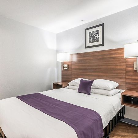 Americas Best Value Inn Серси Экстерьер фото