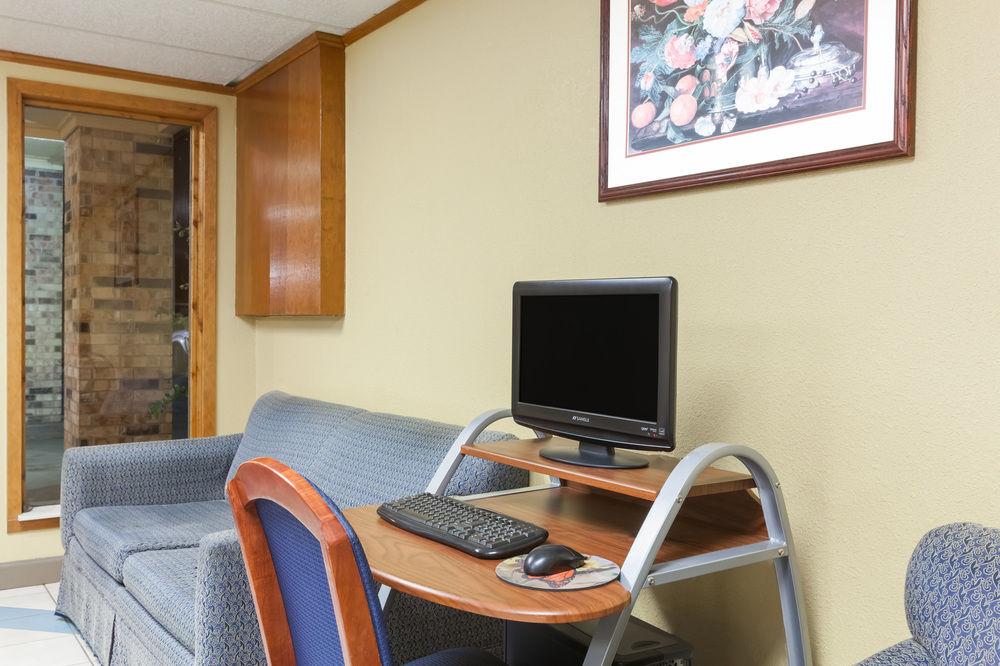 Americas Best Value Inn Серси Экстерьер фото