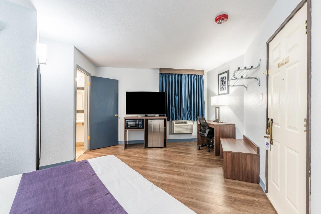 Americas Best Value Inn Серси Экстерьер фото