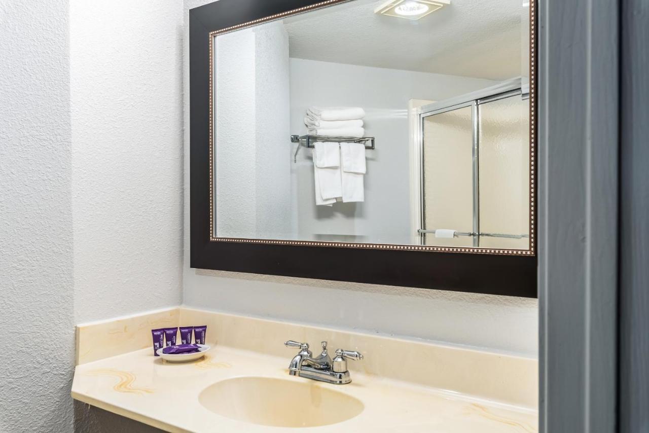 Americas Best Value Inn Серси Экстерьер фото