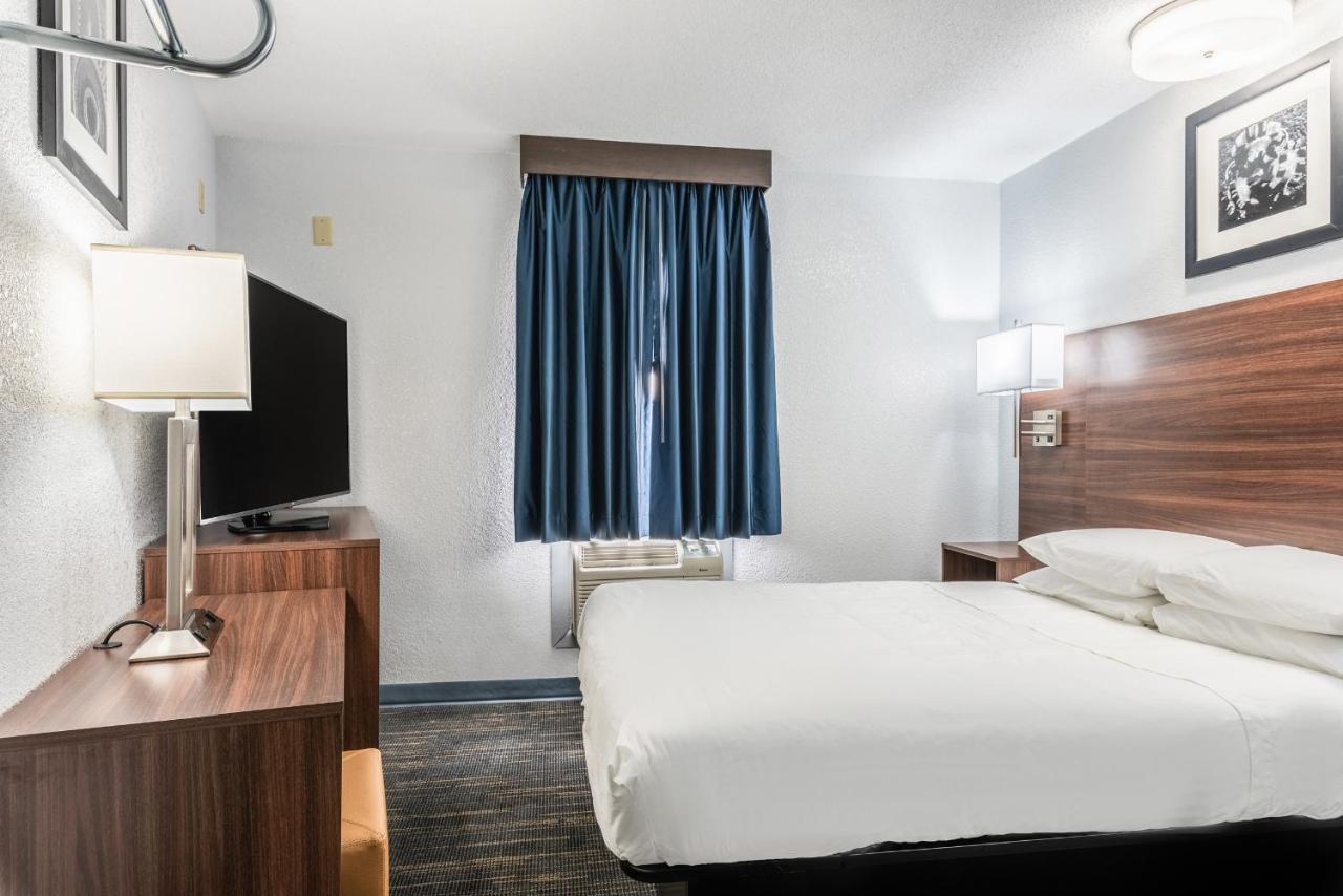 Americas Best Value Inn Серси Экстерьер фото