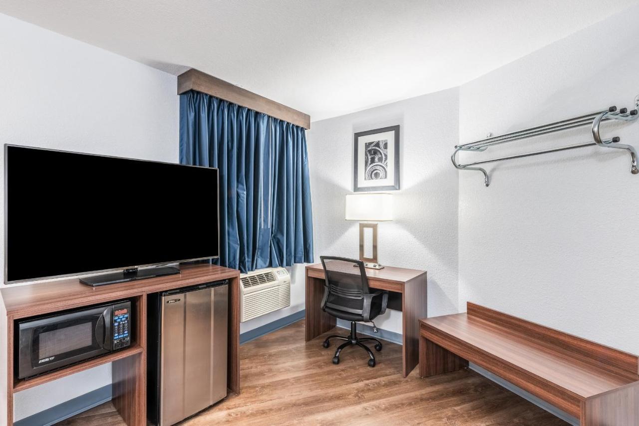 Americas Best Value Inn Серси Экстерьер фото