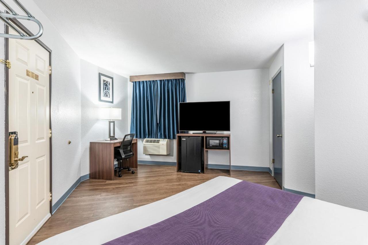 Americas Best Value Inn Серси Экстерьер фото