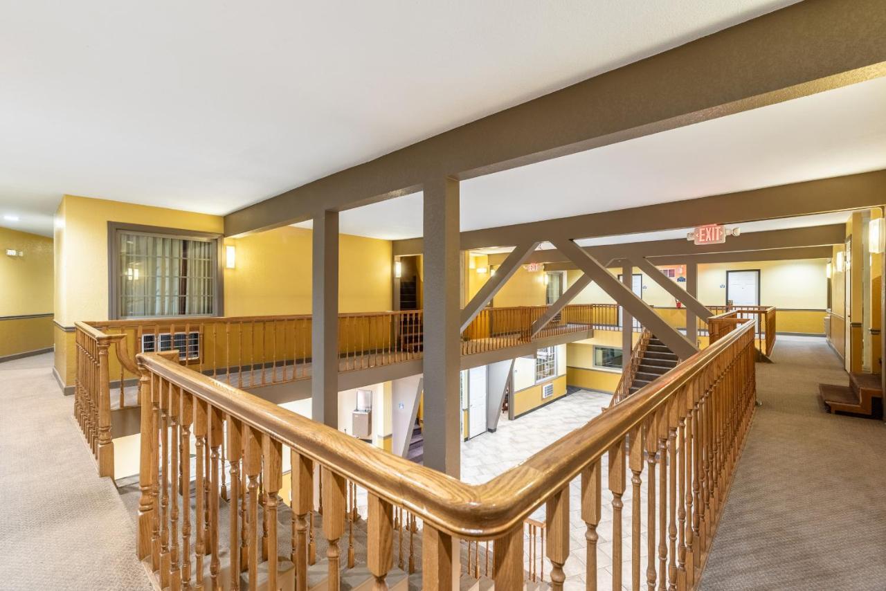 Americas Best Value Inn Серси Экстерьер фото