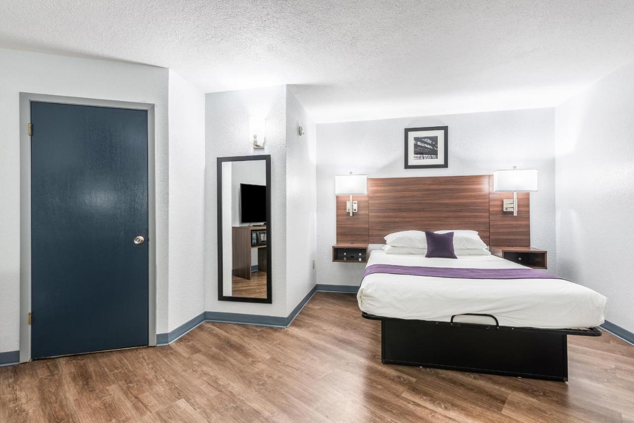 Americas Best Value Inn Серси Экстерьер фото
