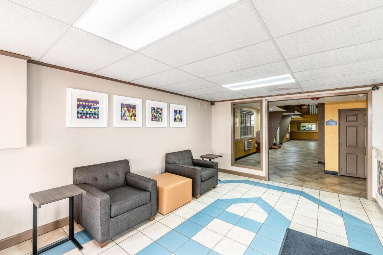 Americas Best Value Inn Серси Экстерьер фото