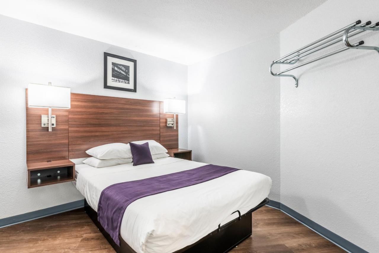 Americas Best Value Inn Серси Экстерьер фото
